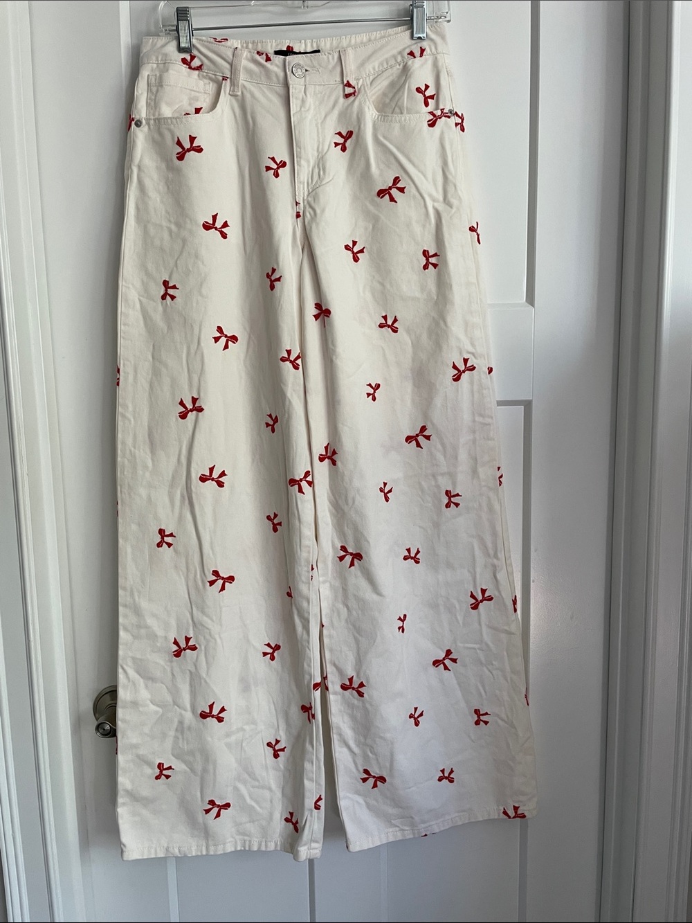 Forever 21 women’s Cream Wide-Leg Pants embroidered Red Bow Print medium